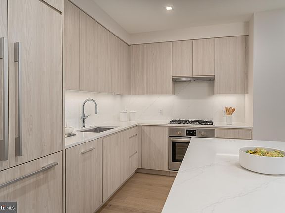 3rd image of 701 Swann Ave Unit 303