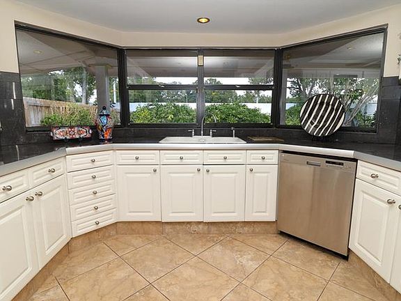 4th image of 14812 Dartmoor Ln