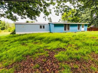 10236 Maple Ridge Rd, Middleport, NY 14105