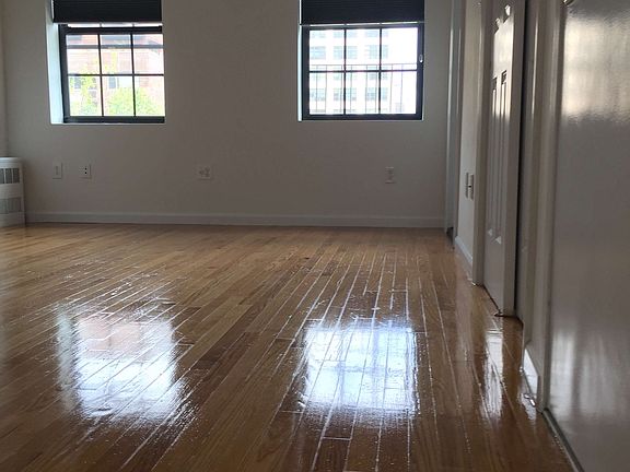 5th image of 30 Charlton St APT 6A