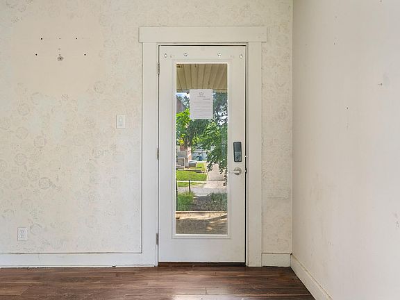 3rd image of 2225 Catalpa Dr