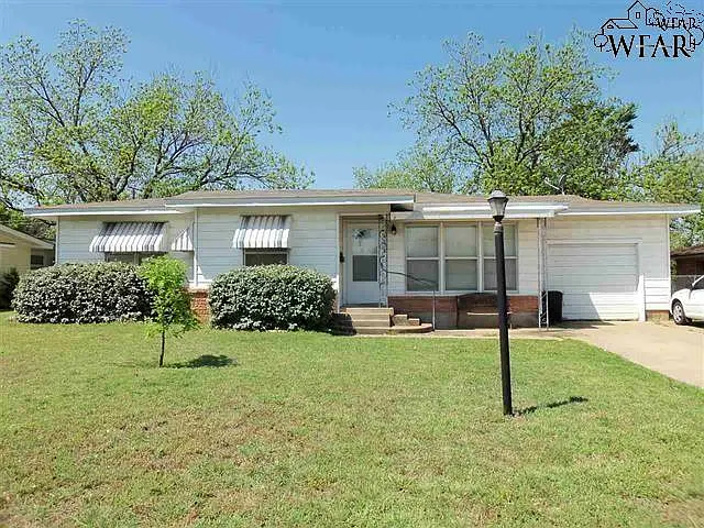 3 bed, 1.0 bath, 1110 sqft, $1,400 — Photo 1
