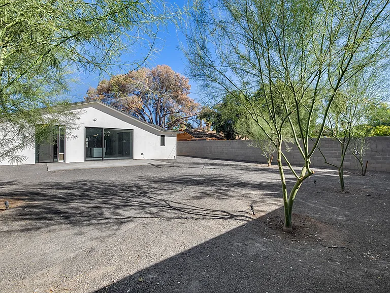 3337 E Cambridge Ave — Photo 9