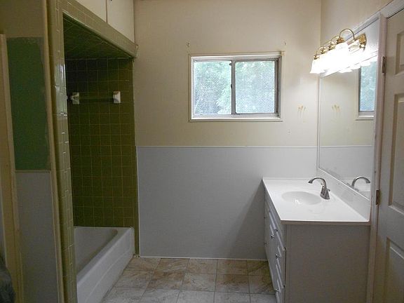 5th image of 515&-511 W Gordon St