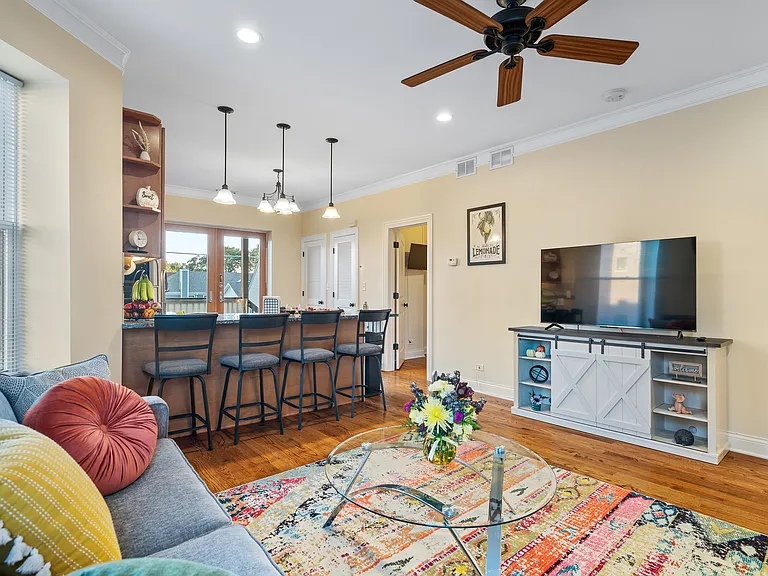 2117 W Irving Park Rd #3R — Photo 18