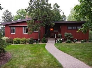 1906 Walsh Ln, Mendota Heights, MN 55118