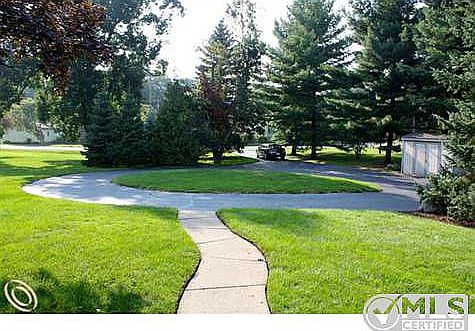 300 ft deep lot Circ Drive