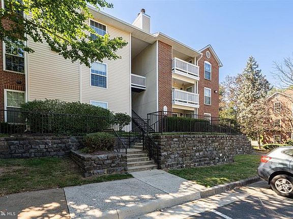 2nd image of 1539 Lincoln Way APT 302B