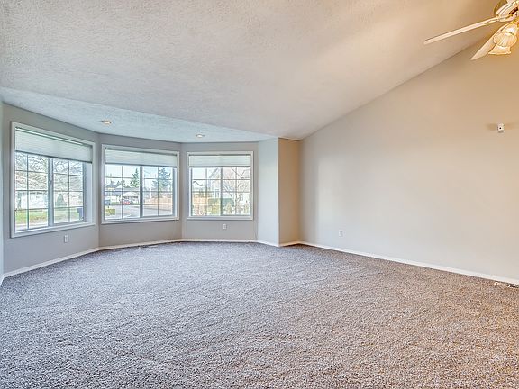 4th image of 411 NE 136th Way