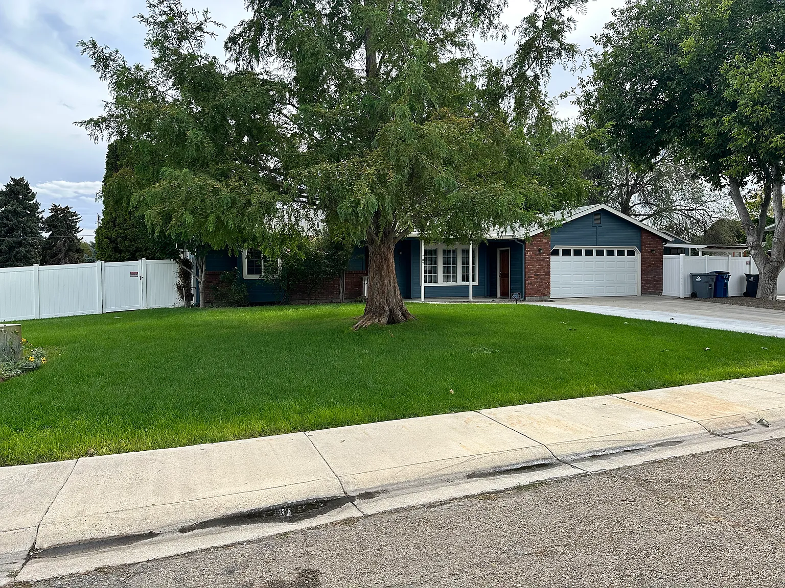2 bed, 1300 sqft, $2,275 — Photo 3