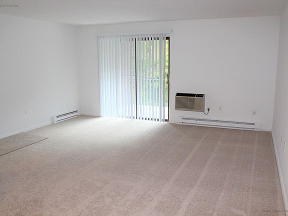 2nd image of 89 Elmwood Park APT 9