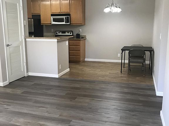 3rd image of 2709 Somerset Park Cir