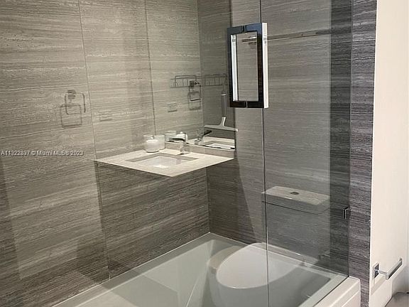 5th image of 1010 Brickell Ave Unit 4007