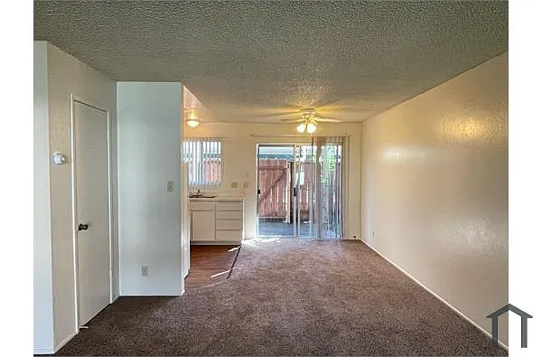 451 Fleming Ave E photo 1