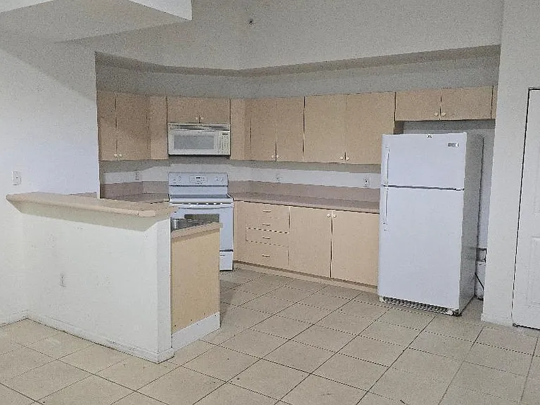2801 Riverside Dr #105 — Photo 2