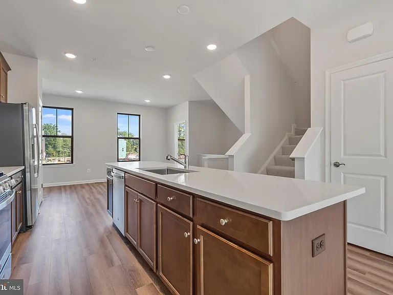 6947 Gladebrook Rd — Photo 16