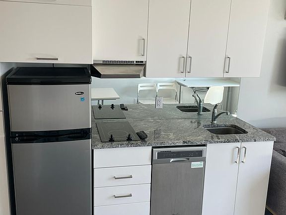 4th image of 1900 Simcoe St N #212