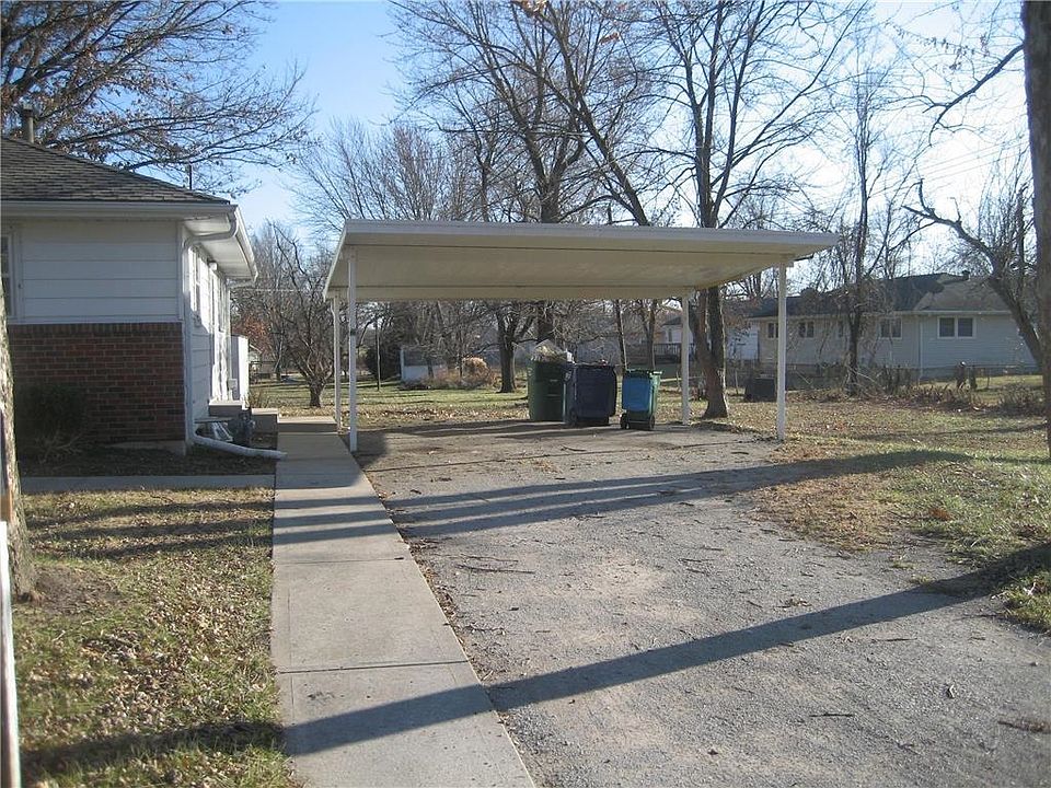 2nd image of 10607 E Hillcrest St