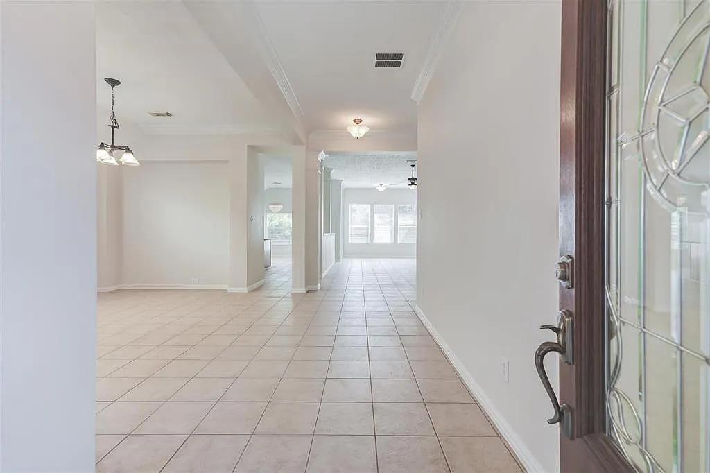 4 bed, 2.0 bath, 2598 sqft, $2,500 — Photo 4