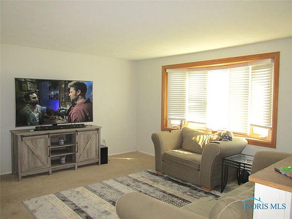 3rd image of 1218 Sierra Dr