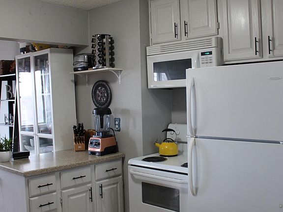 5th image of 391 Grand Ave APT 301
