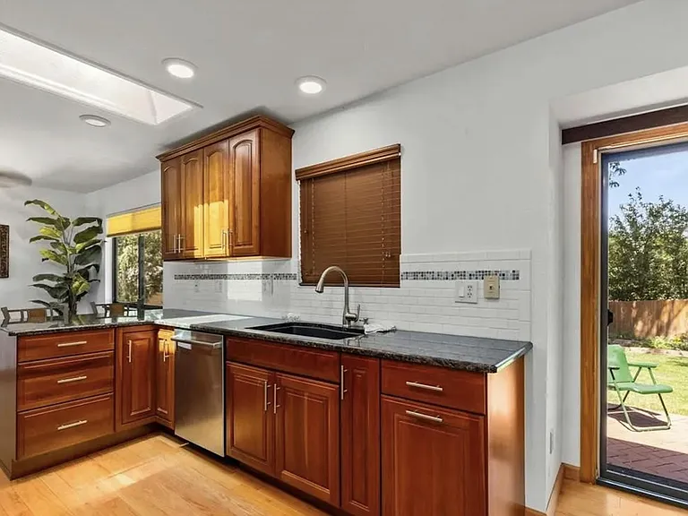 11 Heaton Pl — Photo 6