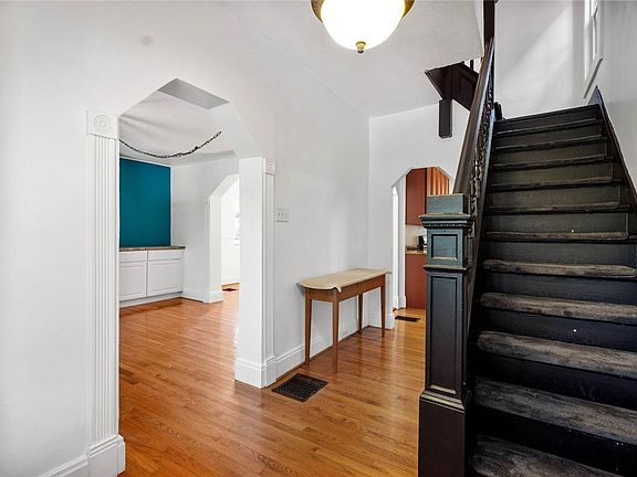 5th image of 324 Merrimac St