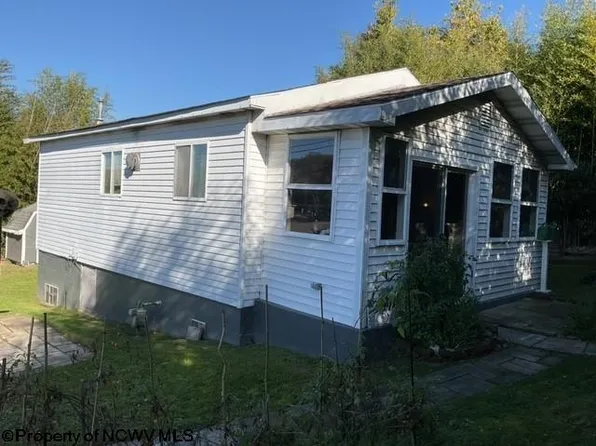 512 Congress Ave, Star City, WV 26505