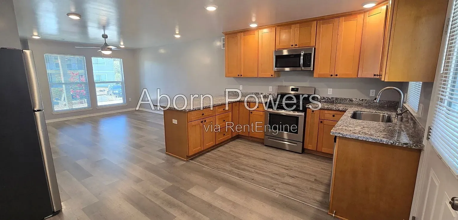 575 Racquet Way — Photo 1