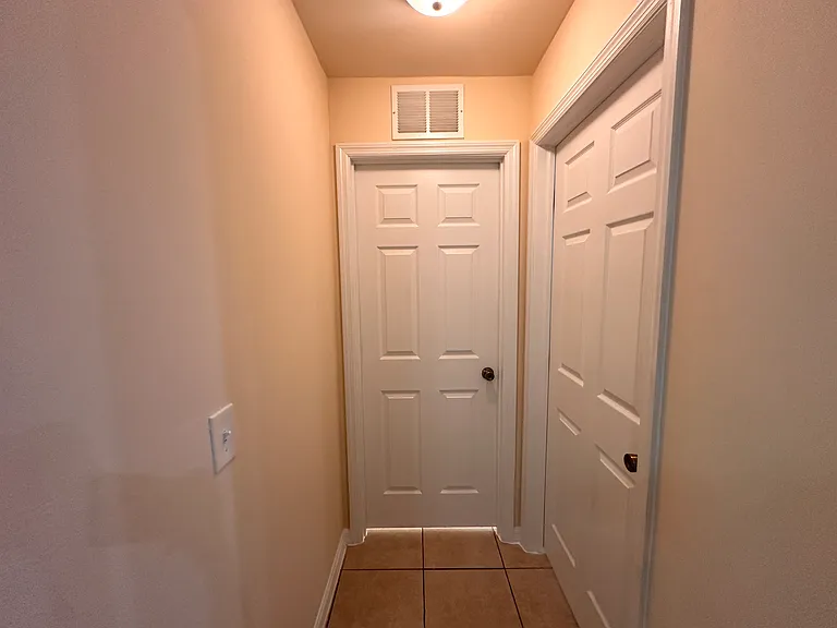 906 NE 12th Terrace Cpe — Photo 12