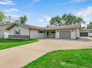 1360 Dennison Rd, Hoffman Estates, IL 60169