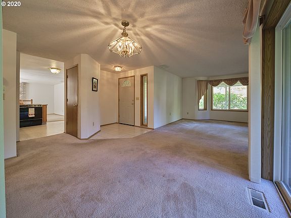 5th image of 16011 NE 259th St