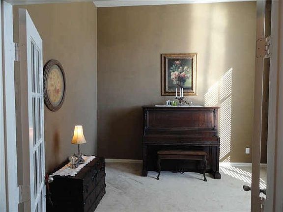 4th image of 912 Hidden Springs Ct