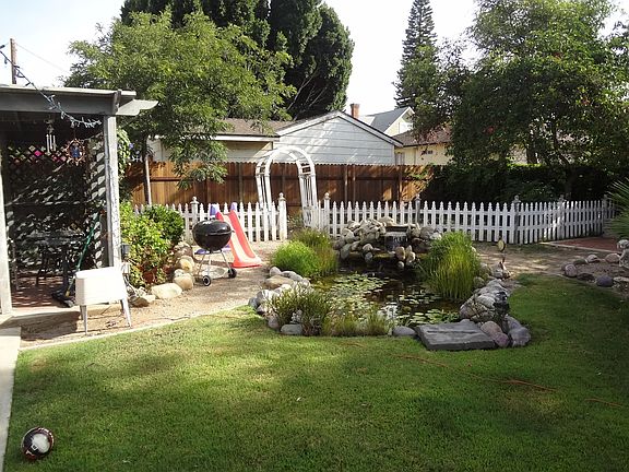 2nd image of 733 E Santa Paula St