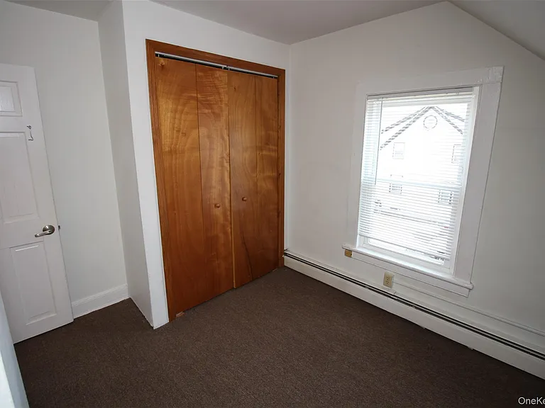 4 Schoolhouse Ln — Photo 12