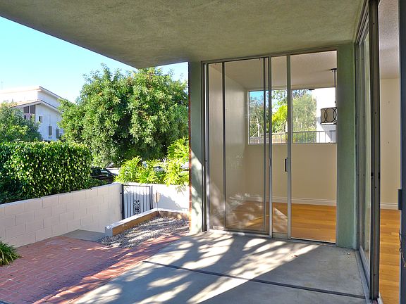 3rd image of 941 10th St APT 1