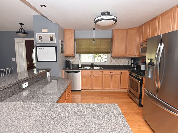 3rd image of 260 Polk Ct