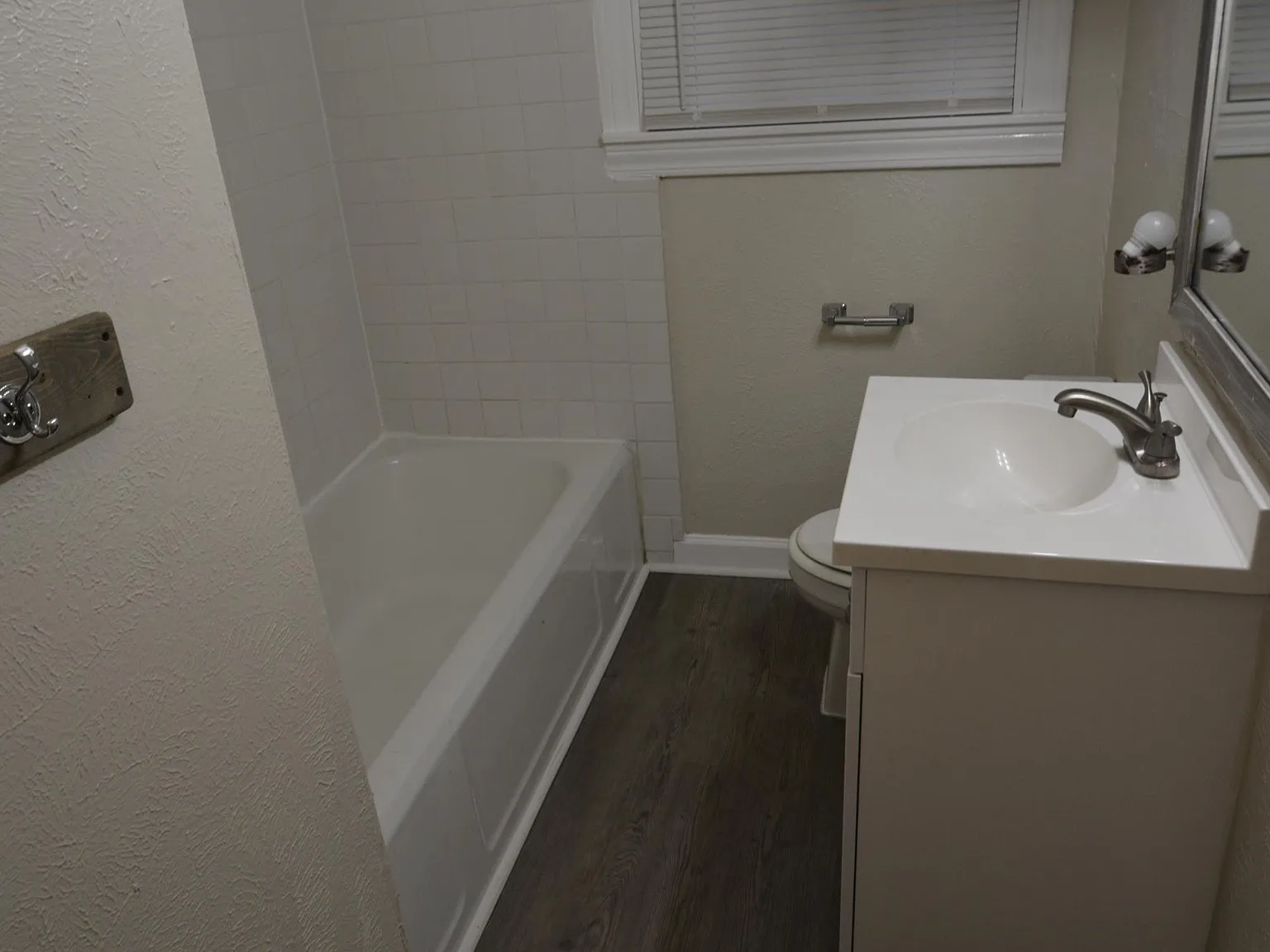 2 bed, 836 sqft, $1,100 — Photo 2