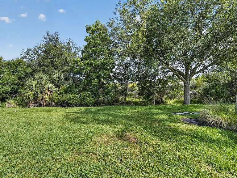 3546 SE Glacier Ter — Photo 47