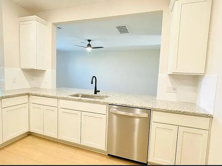 1323 Windermere Way — Photo 8