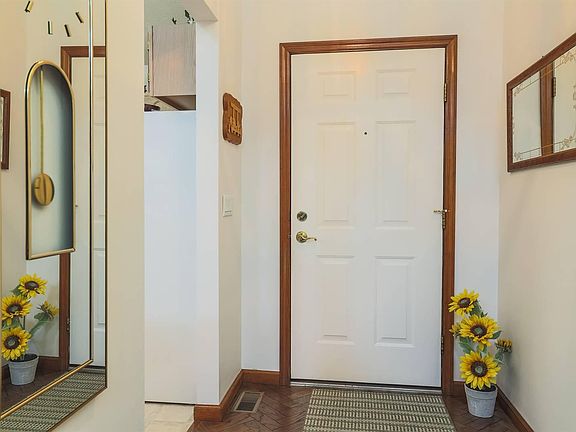 4th image of 562 Cabot Cir APT A