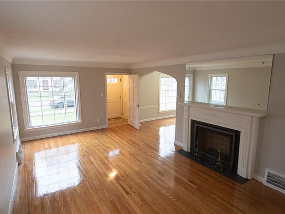 4th image of 16209 Laverne Ave