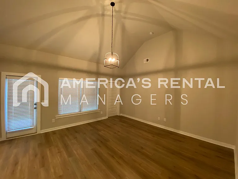 225 Avalon Way — Photo 9