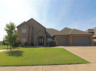 612 Lyndal Ln, Bentonville, AR 72712