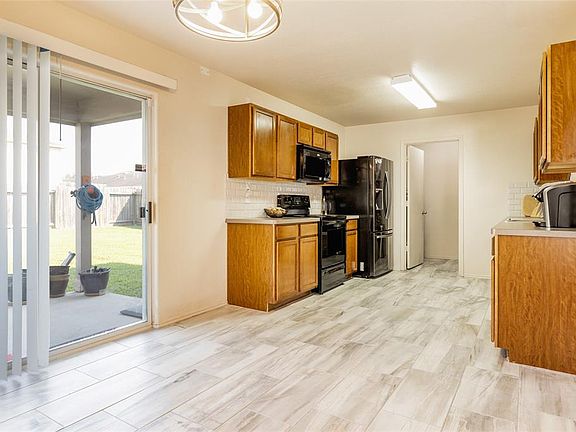 4th image of 2618 Kenwich Oaks Ln