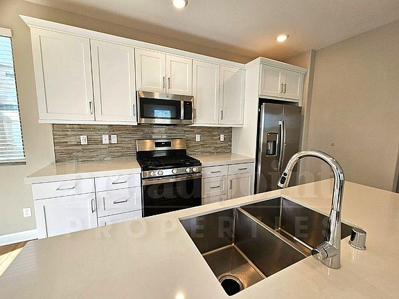 4th image of 1660 Carol Lee Ln
