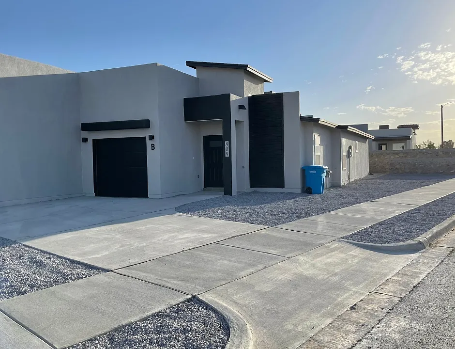809 Hc Gilbert Minjares Dr #B