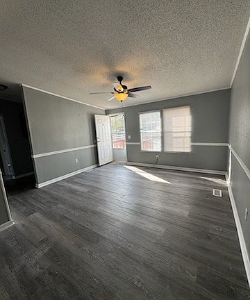 2nd image of 122 Oak St