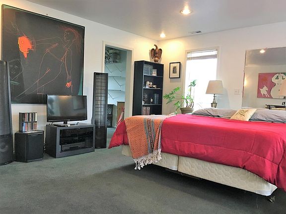 Upstairs Suite