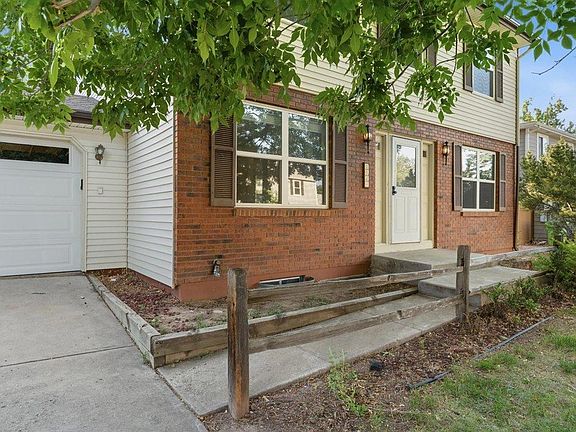 3rd image of 2060 Bennington Cir